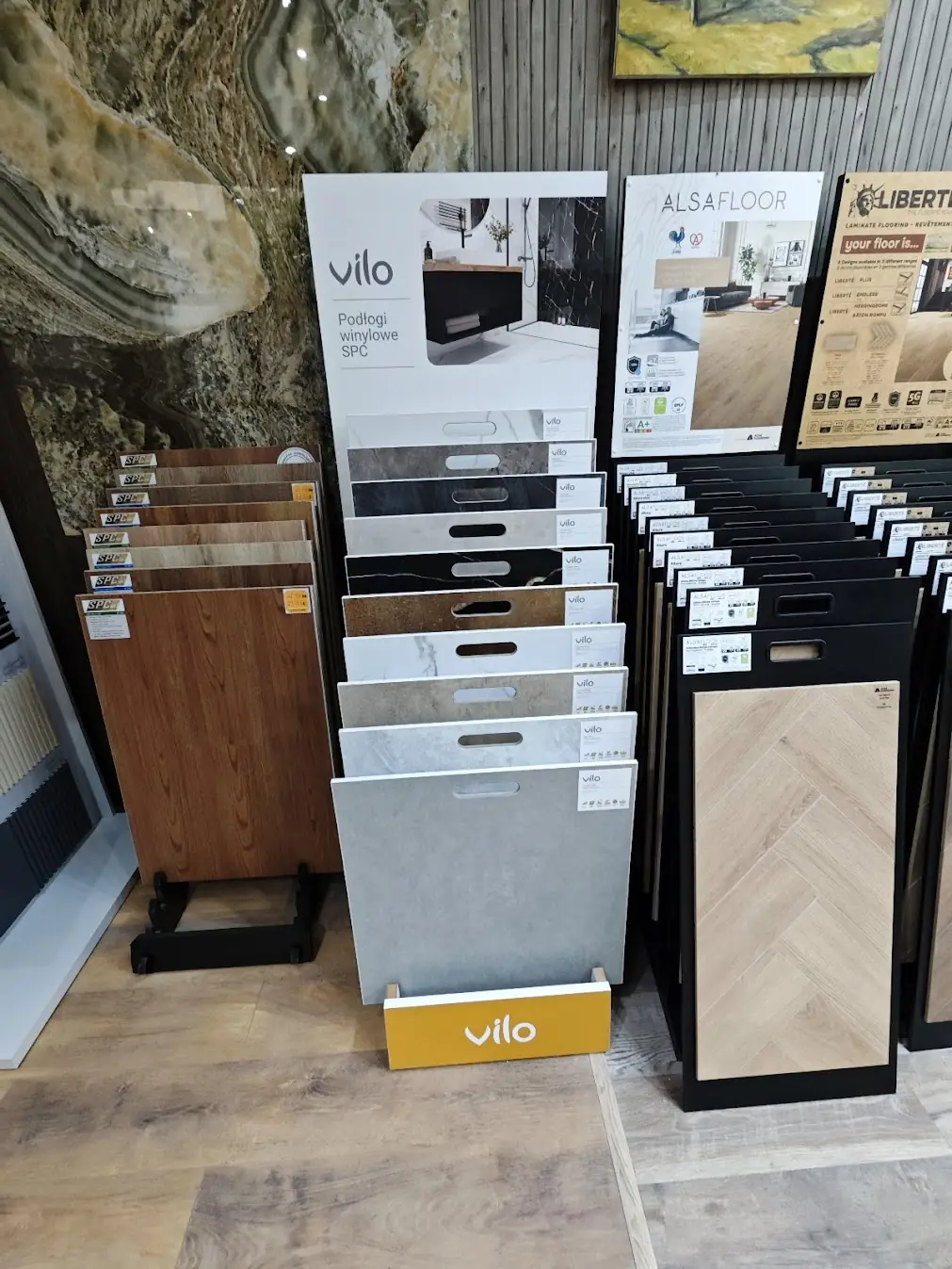Vilo SPC мостри и винилови подови настилки в магазина